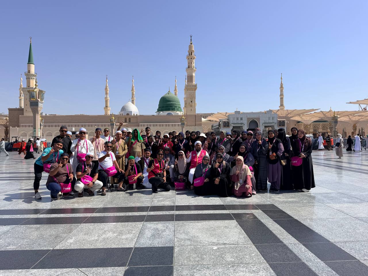 Kumpulan jemaah Hafiz Travel di Madinah