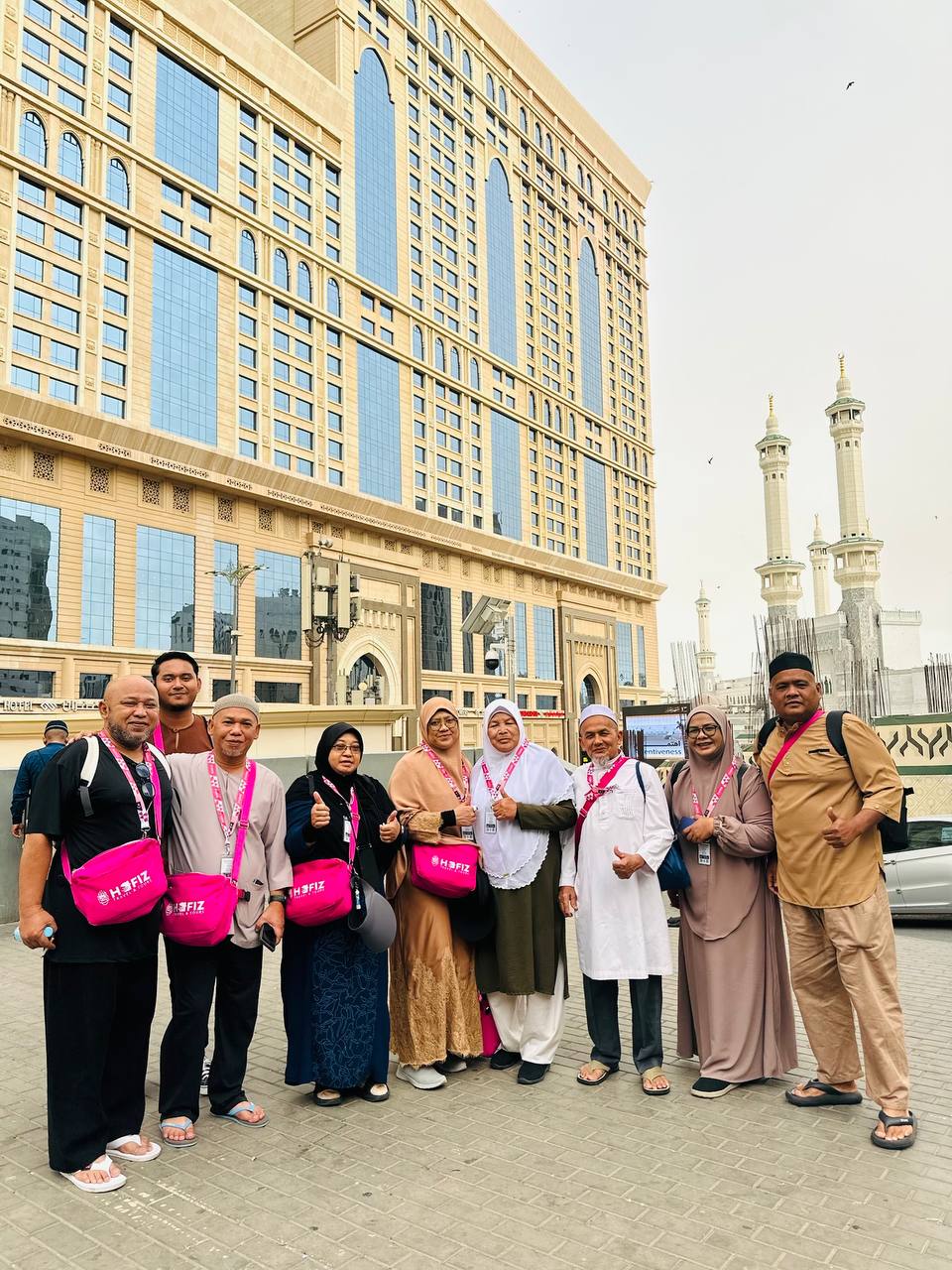 Rombongan Umrah Hafiz Travel bersama petugas