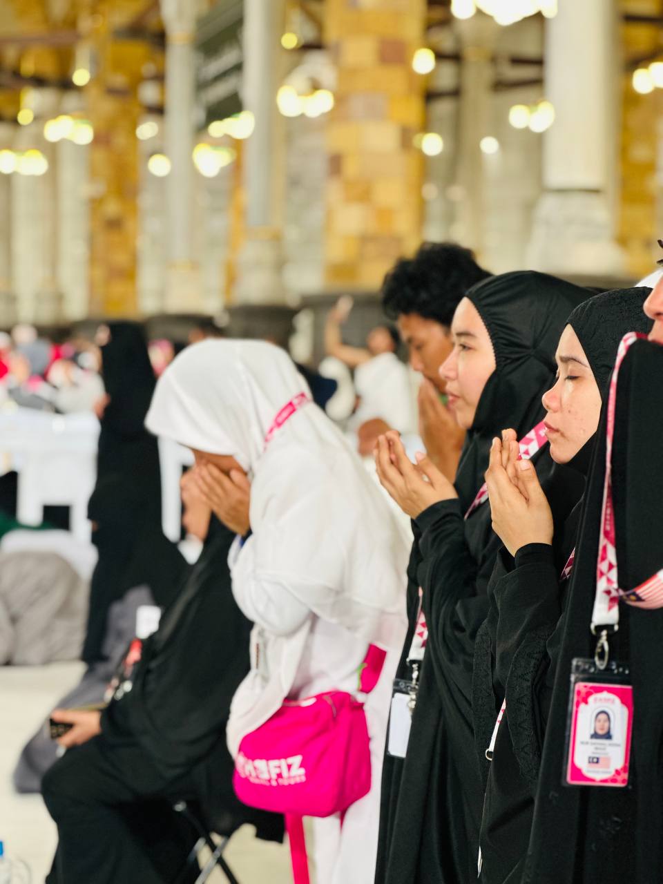 Jemaah Hafiz Travel dalam perjalanan Umrah