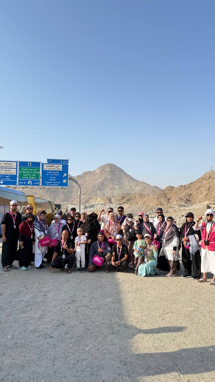 Jemaah Hafiz Travel dalam perjalanan Umrah