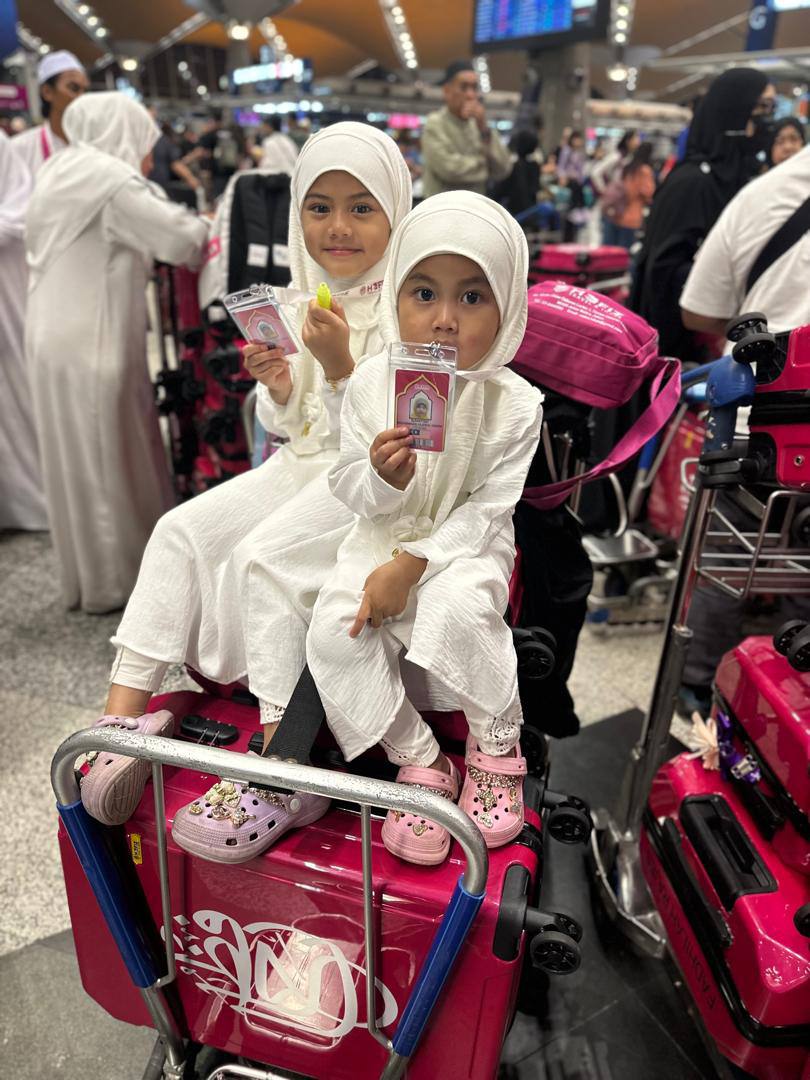 Jemaah Hafiz Travel dalam perjalanan Umrah